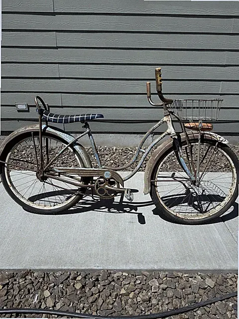 1951 Schwinn Cruiser Bicycle – Vintage Classic with Stingray Seat & Headlight