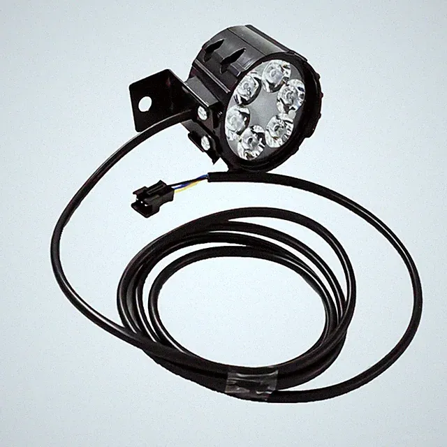 Sleek and Sturdy LED Bicycle Headlight Suitable for Various Conditions